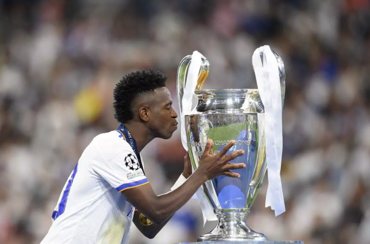  巴西新星维尼修斯闪耀欧冠赛场斩获最佳球员