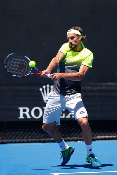  费德勒出席元老赛开幕式，传奇归来引全场起立致敬  