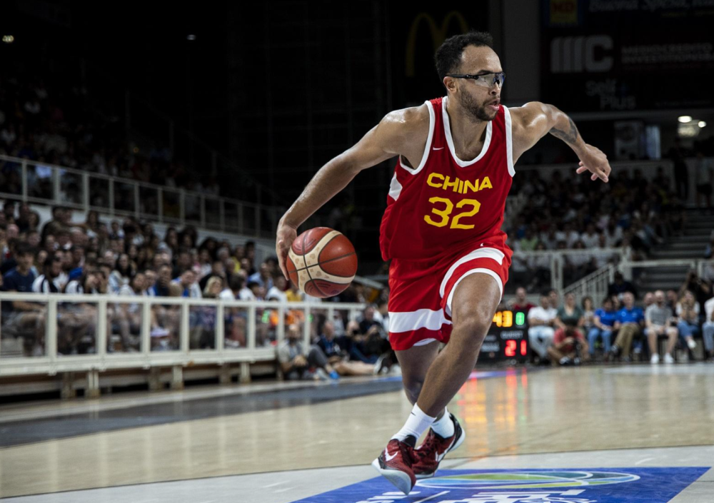  那不勒斯替补建功，客场险胜保留希望  