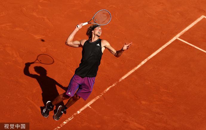  西西帕斯单反绝技频现，力克强敌晋级八强