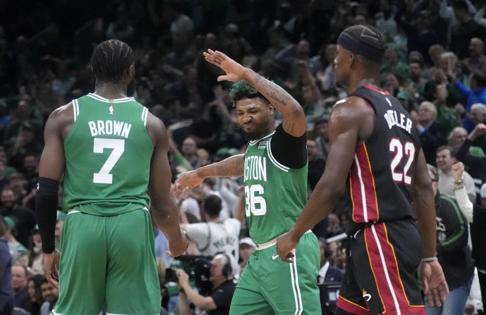  米切尔三分如雨骑士浇灭热火攻势